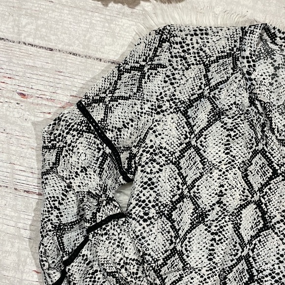 Bl^nk London Anthropologie White Black Python Snake Blouse - Picture 6 of 10